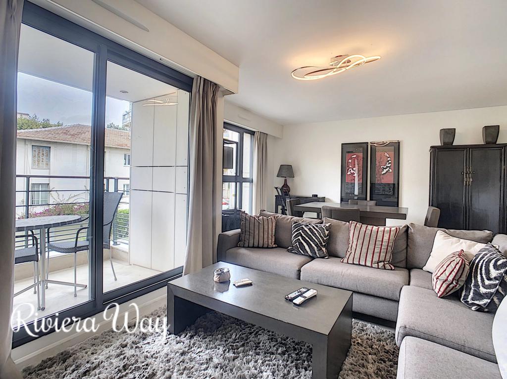 2 room apartment in Cannes, photo #2, listing #105335202