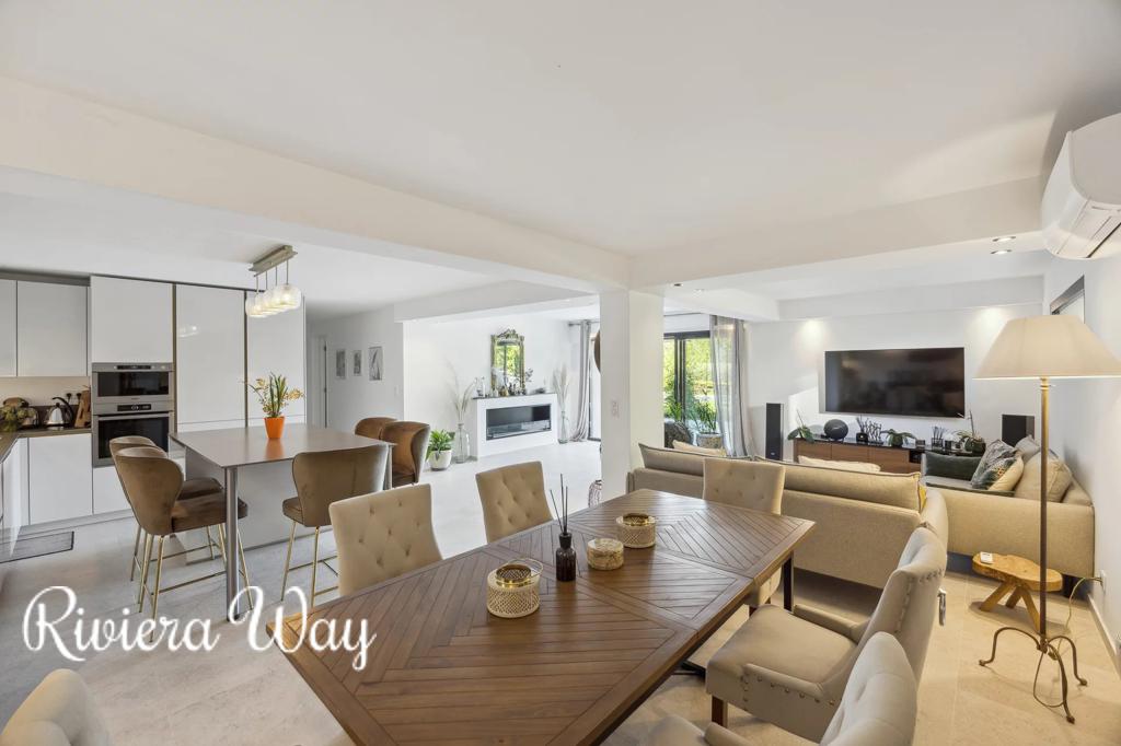 Villa in Grasse, photo #2, listing #102971106