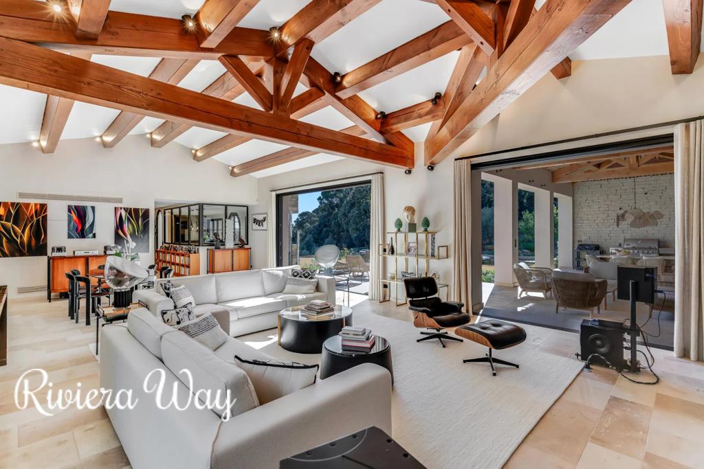 Villa in La Croix-Valmer, photo #7, listing #105455364