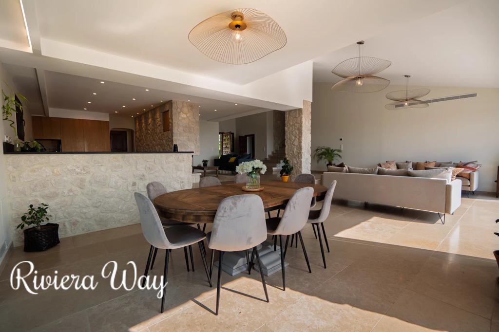 Villa in Saint-Paul-de-Vence, photo #4, listing #94964520