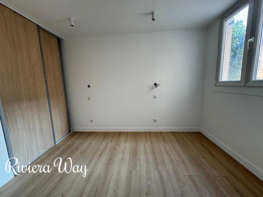 Apartment in Antibes, photo #3, listing #106408050