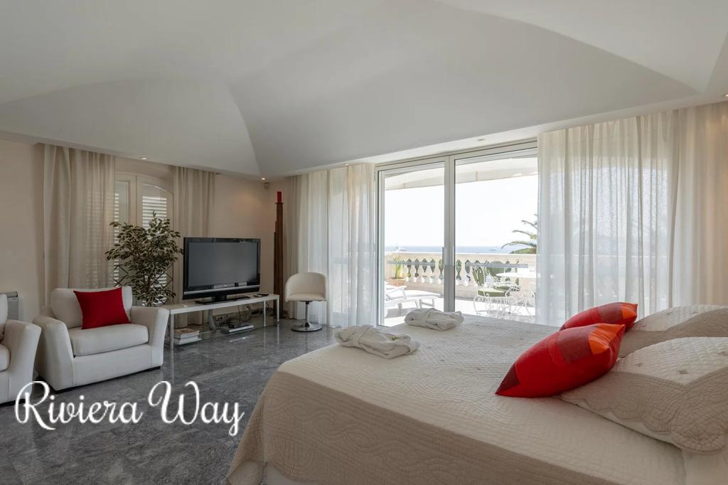 8 room villa in Ramatyuel, photo #9, listing #86857344