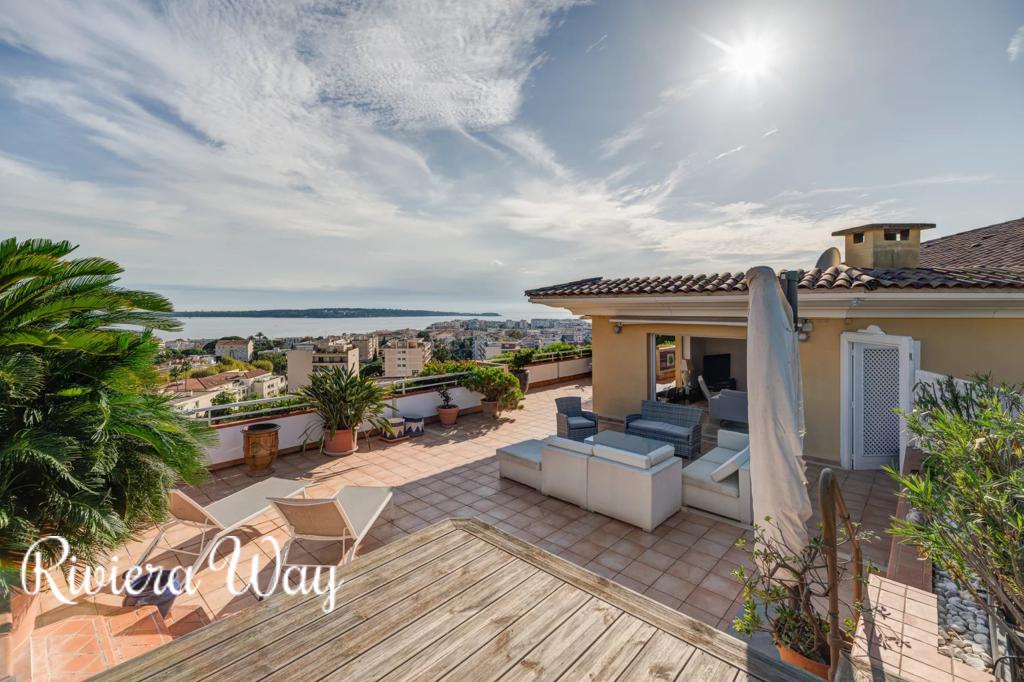 4 room apartment in Cannes, photo #2, listing #106239756