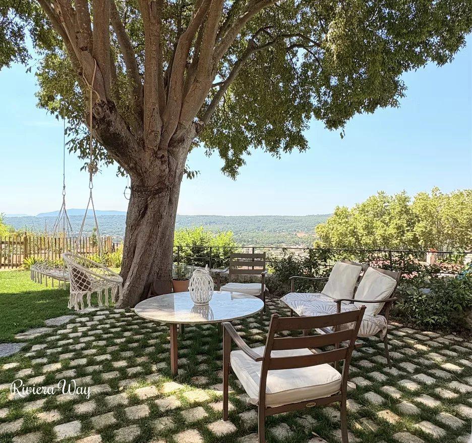8 room villa in Fayence, photo #2, listing #105401394