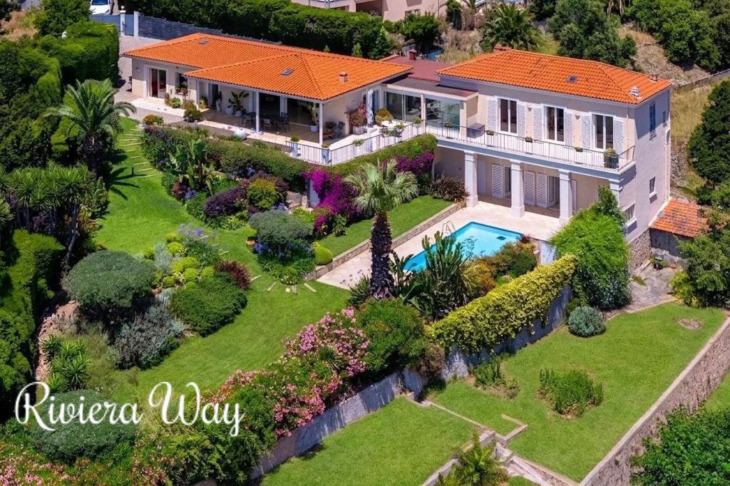 8 room villa in Cannes, photo #1, listing #106529640