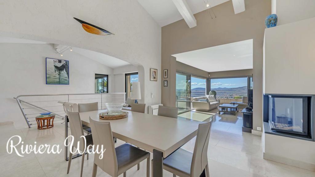 8 room villa in Roquebrune-sur-Argens, photo #4, listing #104358954