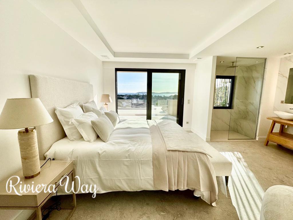 5 room villa in Sainte-Maxime, photo #3, listing #104479830