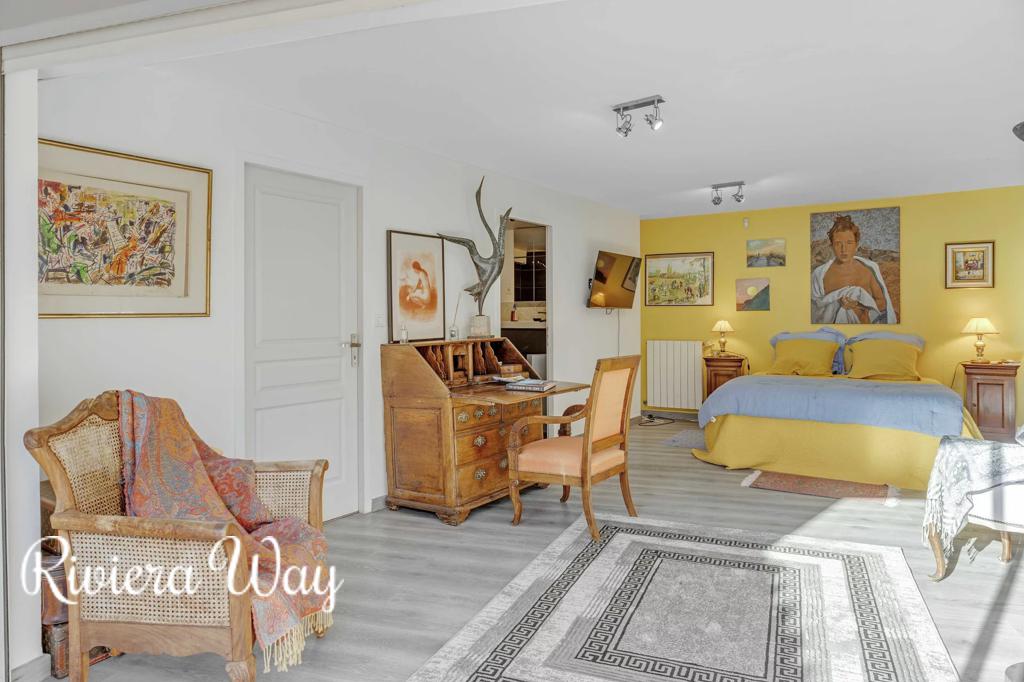 9 room villa in Toulon, photo #7, listing #105239778