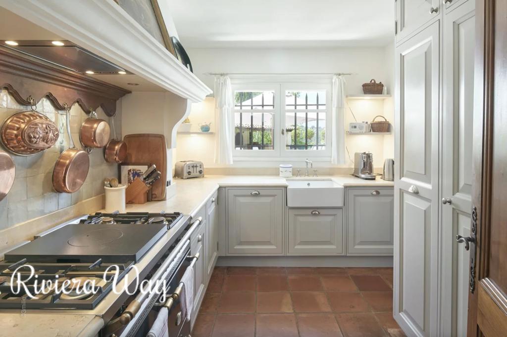 8 room villa in Mougins, photo #6, listing #91456596