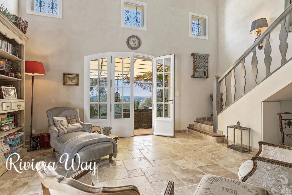 6 room villa in Grasse, photo #1, listing #102971022