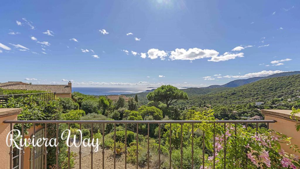 8 room villa in La Croix-Valmer, photo #7, listing #104300112