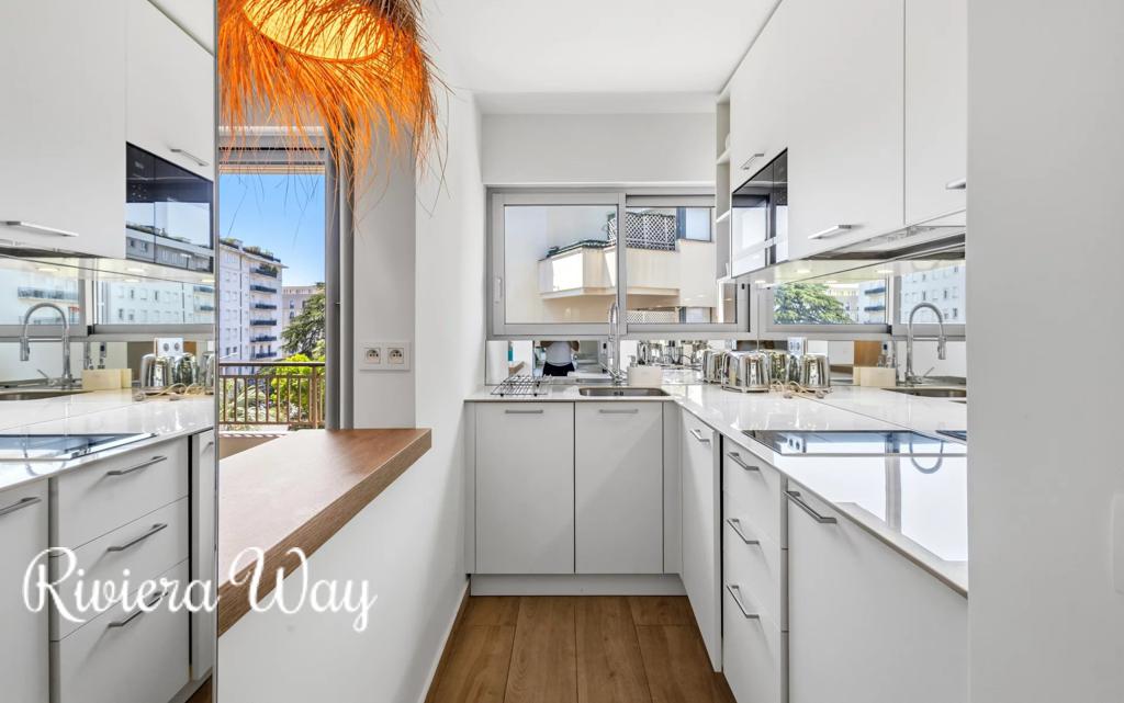 Apartment in Cannes, photo #5, listing #106524306